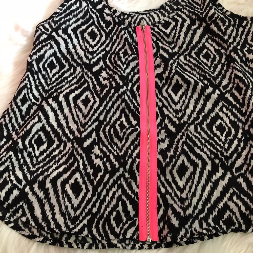 Aztec print top - Picture 2 of 5
